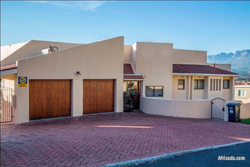 Five Bedroom Family Home, Gordons Bay Houses for sale in Western Cape